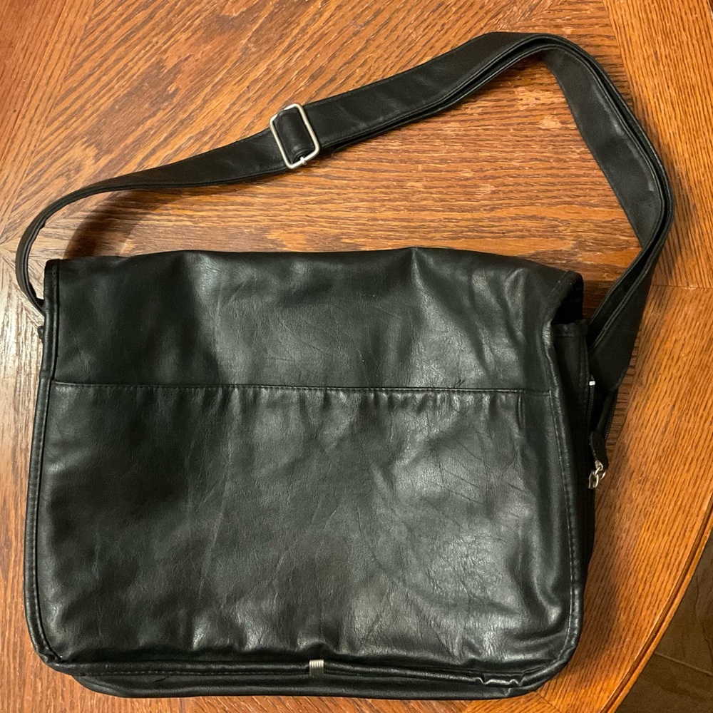 Multi Pocket Durable Vegan Faux Leather Silver Hardware Active Cary Bag! - Picture 9 of 16